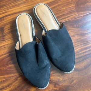 Universal Thread Black Pointed Toe Mules